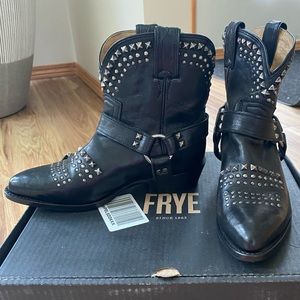FRYE Billy Short Studded Harness Women’s Biker Riding Leather boot Size 8